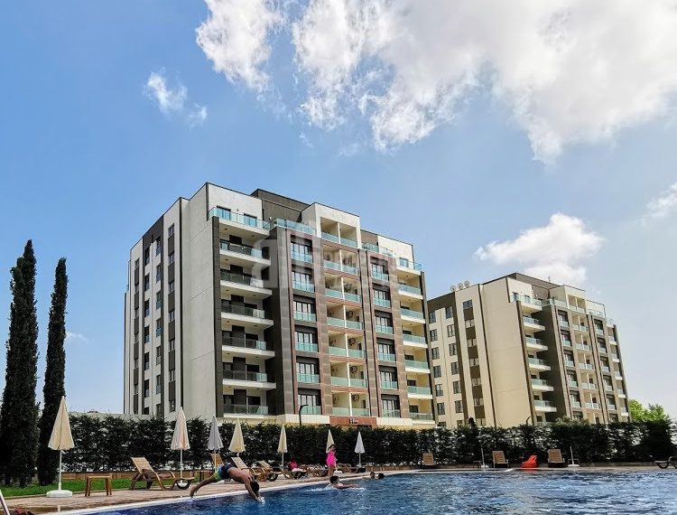 Luxury flats for sale with big green area in Istanbul Beylikduzu
