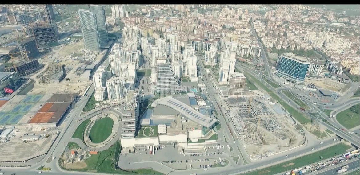 huge homes has got shopping mall and lake in for sale in Esenyurt Istanbul