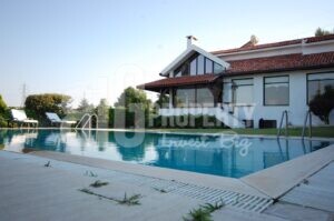 Big garden luxury villa with swimming poll for sale in istanbul catalca
