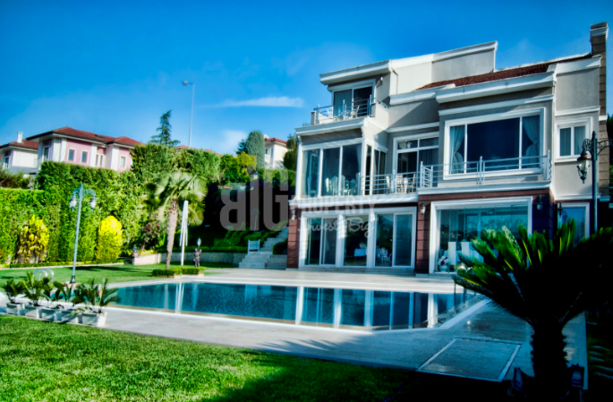 Villas for sale in Istanbul with lake view